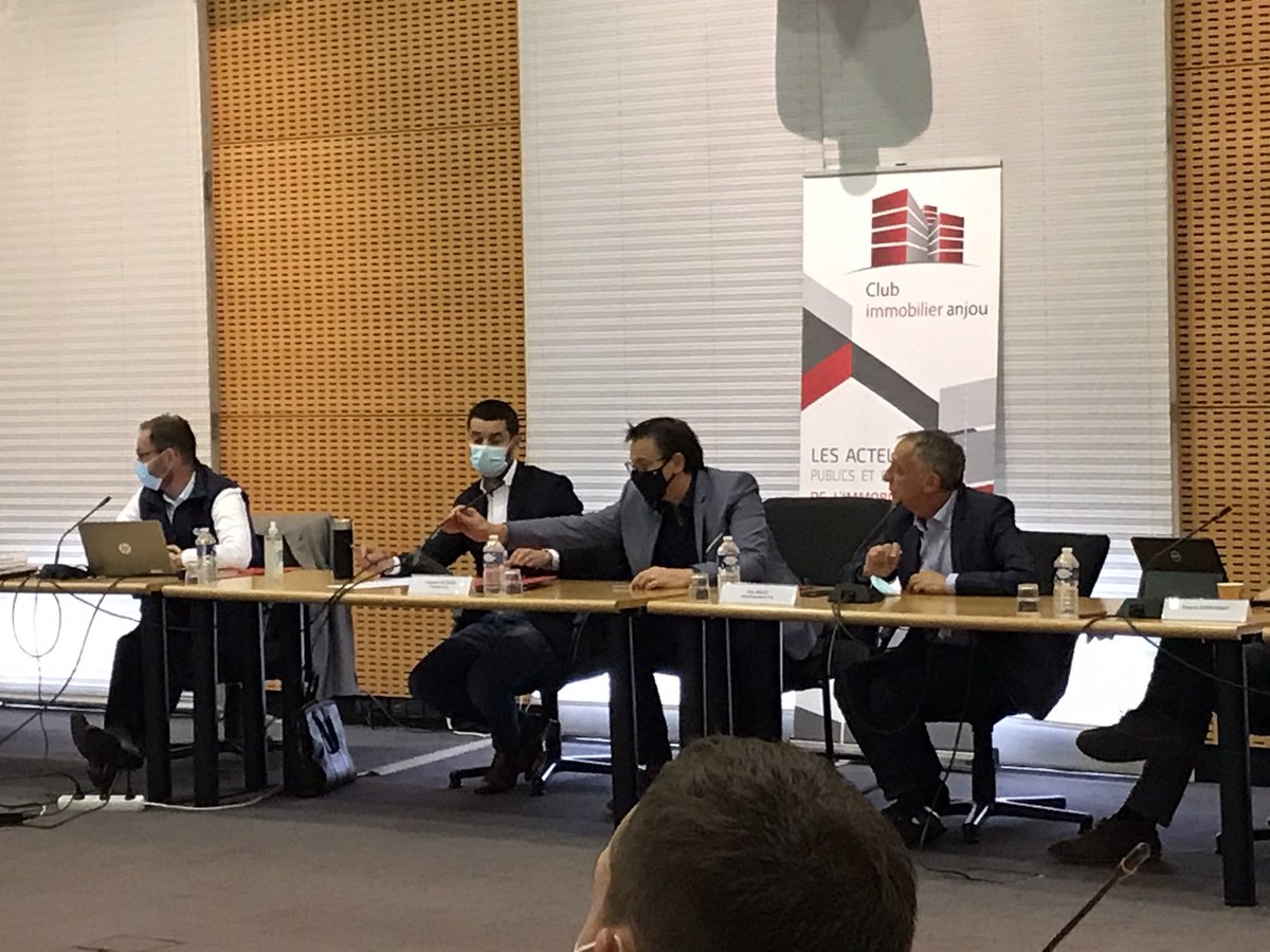AnneVerwee's tweet photo. Rencontre du Club Immobilier Anjou à la @CCI49 sur le décret tertiaire avec de nombreux intervenants. Sur site et en Visio, les professionnels de l’immobilier au rendez-vous 👏 https://t.co/E6yy30Bz0P