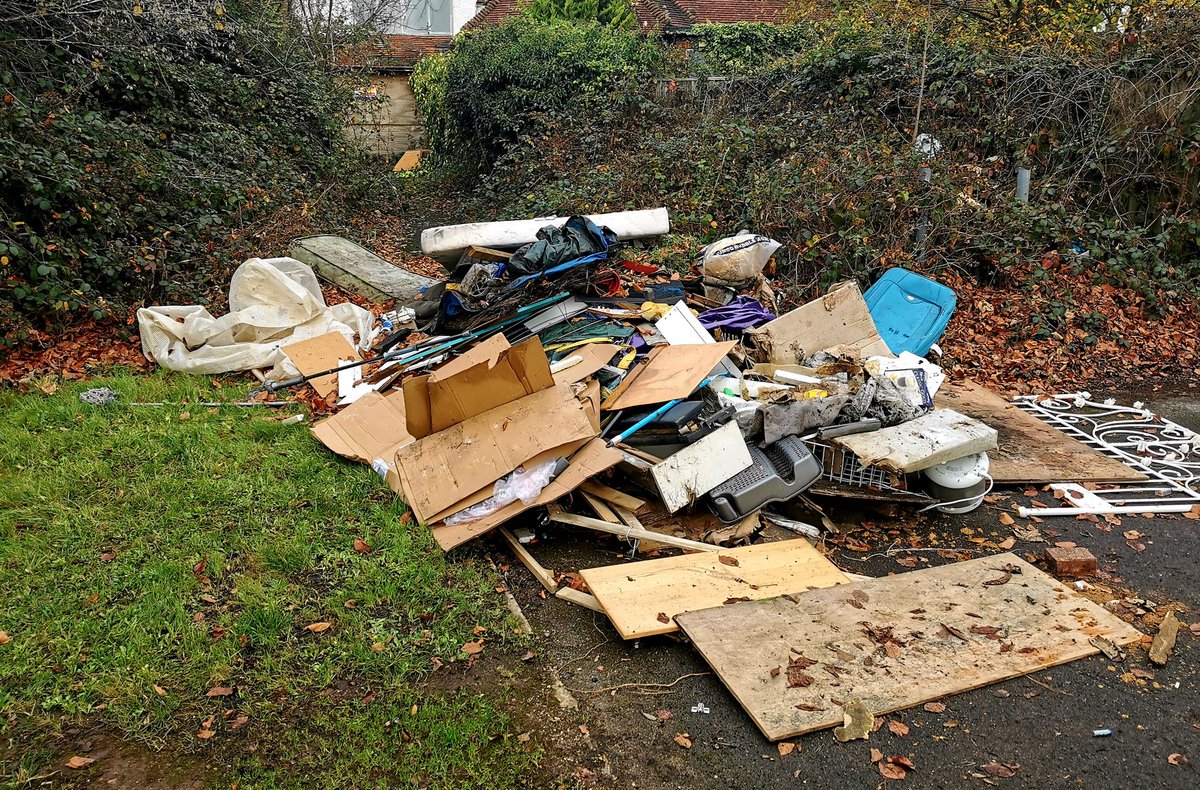 BucksFlyTipping's tweet photo. Found #ChStP car park, Bucks - Nov '20
Traced to Uxbridge student
She paid £200 to handyman incl removal
Didn't check credentials
Only part of this waste was hers
She's now paid £300 more discharging £400 FPN
We are in process tracing him...
#SCRAPflytipping
#wastedutyofcare https://t.co/wLQrEs2kaK