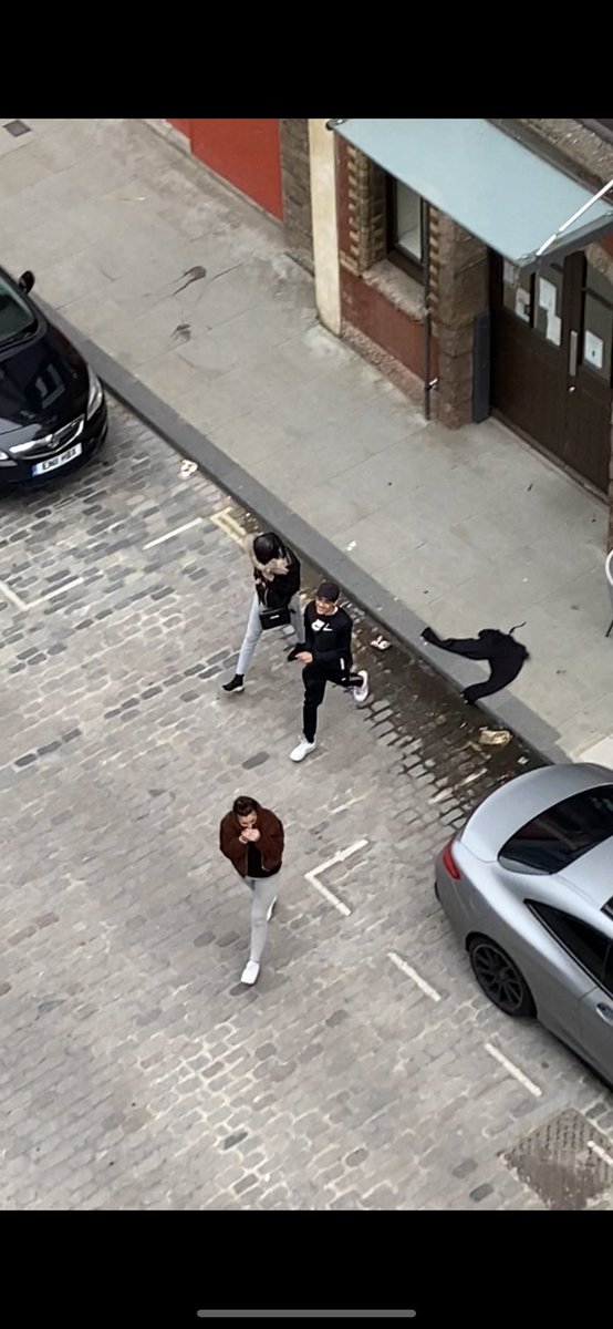 Boredofcladding's tweet image. This morning at 6.20am some drunk kids smashed my flat window in #bristol by throwing stones at it from the rooftop of the opposite building. I managed to record them. Please share this tweet, and if anyone recognise them please DM me! I’m very upset! #redcliffe #bristolnews