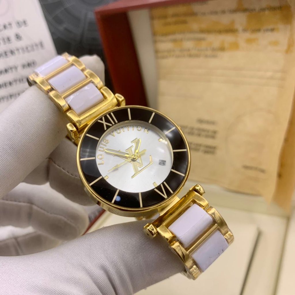 Ladies wristwatches available 
Price 10k 
Dm to place your orders 
Pls kindly retweet if you come across this. #DeeperInAbuja #seun #cryptocrash #shekau #buju #malami #learnforexwithfrankie #lebron #lakers #GodIsGood #north #thursdaymorning #ThursdayMotivation #ISWAP