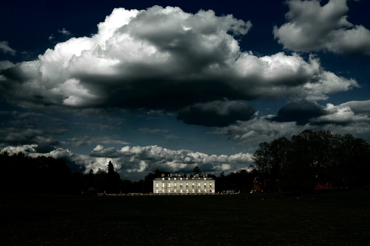AdeysAlthorp's tweet image. Althorp House before the heavy hail storm yesterday.
Conservation@Althorp.com #althorppark