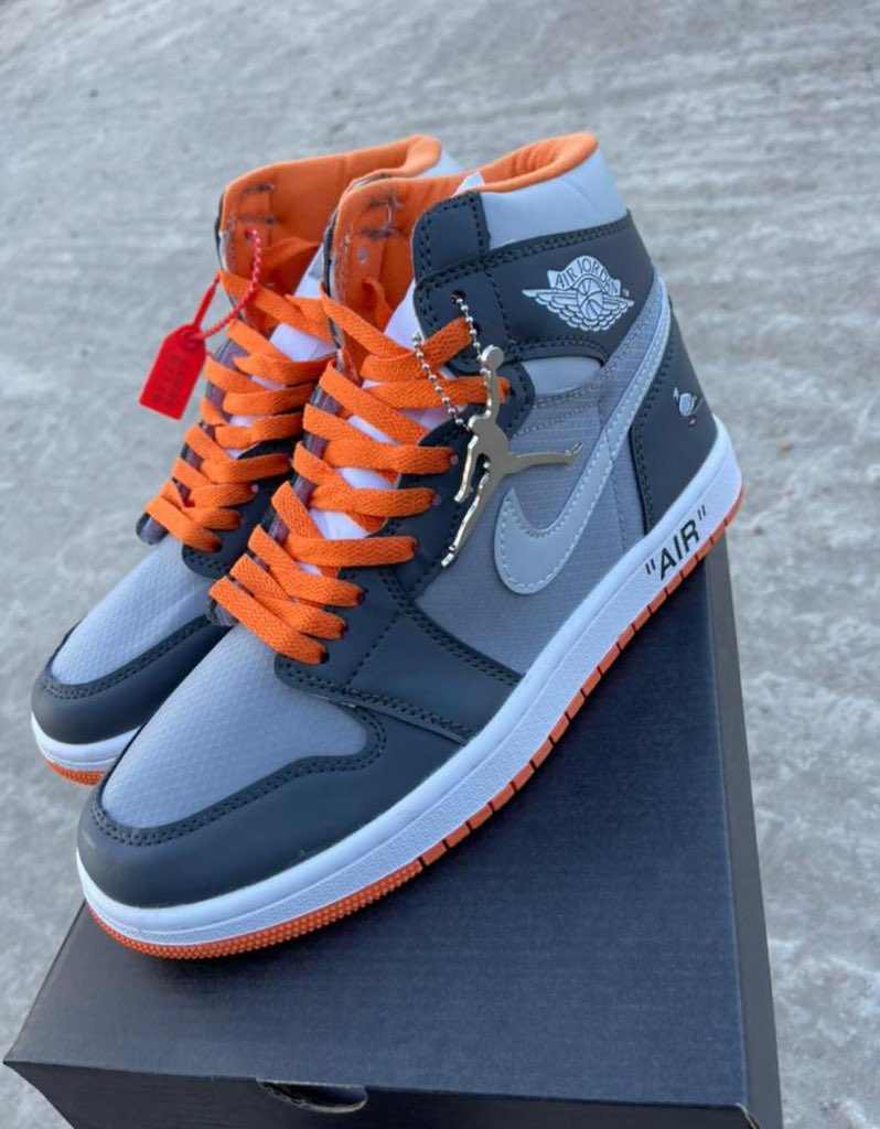eqsneakerstore's tweet photo. Call or WhatsApp 0263923474 now to order. 
#mpaboagh #sneakers #sneakersforsale #accra #ghana #ghanasneakers #👟 #sneakersghana #ghana🇬🇭 https://t.co/9DDYo0k8MI
