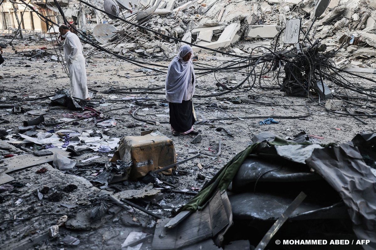 MSF's tweet image. 10 days after bombings began in #Gaza, our teams still can't send in additional staff &amp;amp; supplies. Humanitarian needs are mounting, with over 1,000 wounded and many thousands displaced. It is long past time that humanitarian staff and humanitarian supplies are let in.