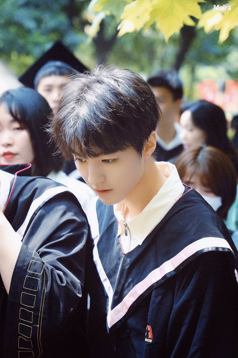 LittleSai_TF's tweet photo. 20052021 เธรดนี้ขอแปะรูปพี่บัณฑิตจวิ้นข่ายนะค้าบ อวยยศซะหน่อย 🐱🎓
#俊凯Today #Junkai https://t.co/aTUNxpAlk5