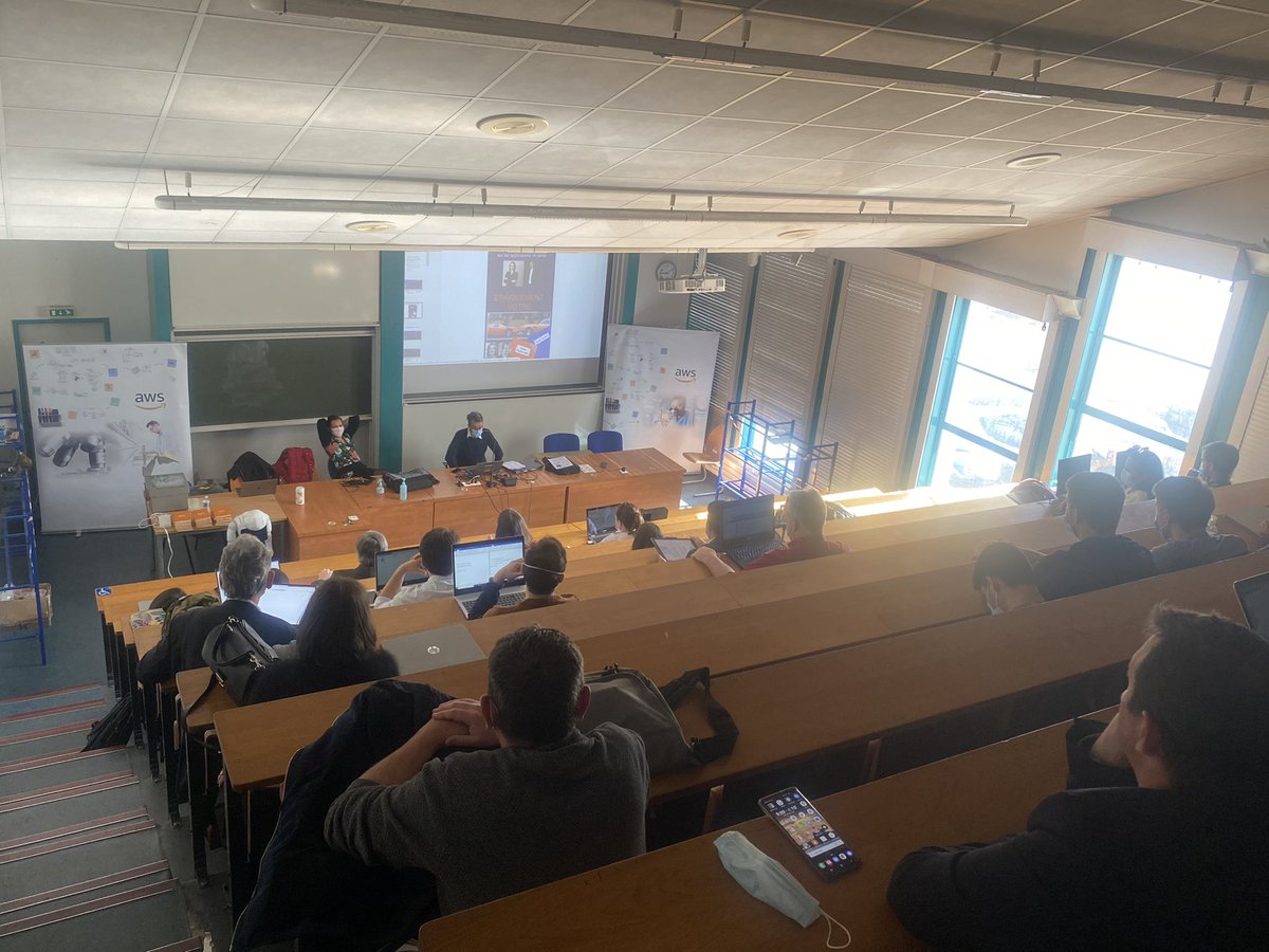 SebastienMirek's tweet photo. 🚀💻🏥Let’s go pour la restitution du 2ième #Datathon datacare #IA en #santé du DIU #IntelligenceArtificielle en santé du Pr Callier Dr Callegarin @CHUDijon & O Sandel #CESI
#Merci à @GrusonDavid @GroupeJouve & @CecileJallu qui sont revenus sur l’#éthique & la #LoiBioéthique https://t.co/TrXmHjf1S6