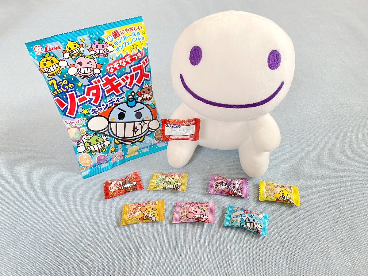 ライオン菓子公式アカウント 今日はぼくからなぞなぞを出すよ 問題 大きくなると手と足がはえてくるクシはなんだ みんなわかったかな こたえは月曜日に公開 ソーダキッズキャンディーには全部で40種類のなぞなぞ付き 7種類のフレーバーの