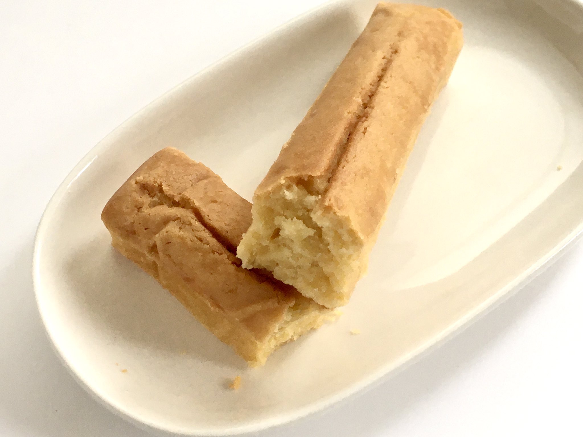 ぼちぼちグルテンフリー生活 日本の米粉ケーキ プレーン 324 414kcal 100g 成城石井 で発見したスティックタイプの米粉パウンドケーキ 彩色堂という会社が販売されています 製造元は記載なし 原料シンプルで ちょっと甘さ強いけど手作りっぽい味で