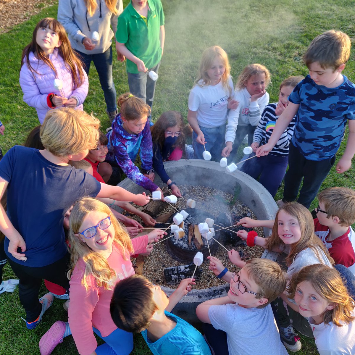 RydePrep's tweet photo. A wonderful evening at Tapnell, the Year 4s are having an amazing time! #RydeJunior #RydeY4 #RydeOutdoorLearning @TapnellFarm https://t.co/OFZM3nB12w
