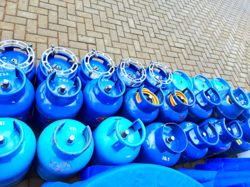 Faizafabz's tweet photo. What frustrates you the most about Shell Gas?
Share with me, I want to help you today 😊.
#ShellGasHotline https://t.co/2wL3sYOgb2