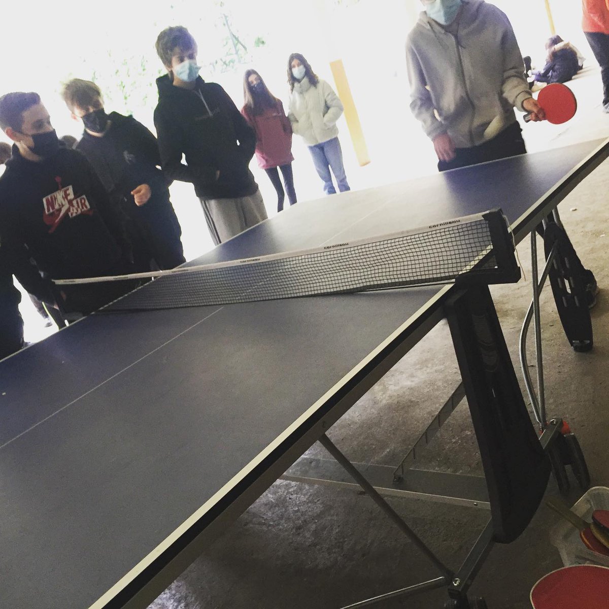 Emocionantes partidos de ping pong los que pudimos disfrutar ayer en el colegio del Piee Pedrodeluna.
¡Hoy semifinales! ¡Mucha suerte y que gane el mejor!