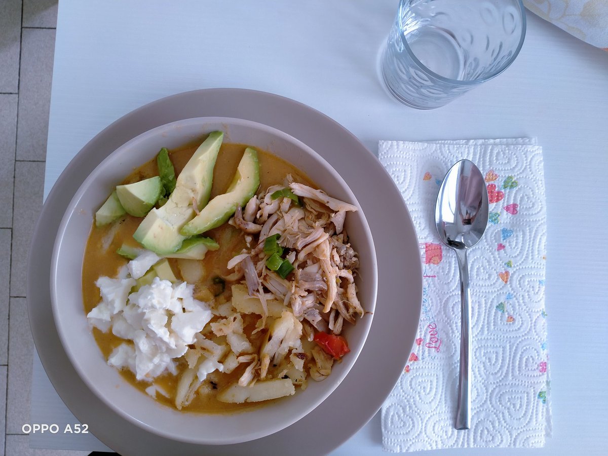 Johafloresss's tweet photo. Sopa de tortilla, e una zuppa molto conosciuto nel #ElSalvador. Il cui origine pero e Messicano.
E molto buona e saporita. 
@ComoCfp
https://t.co/ApXUlSFHzj https://t.co/uIVyANgxLW