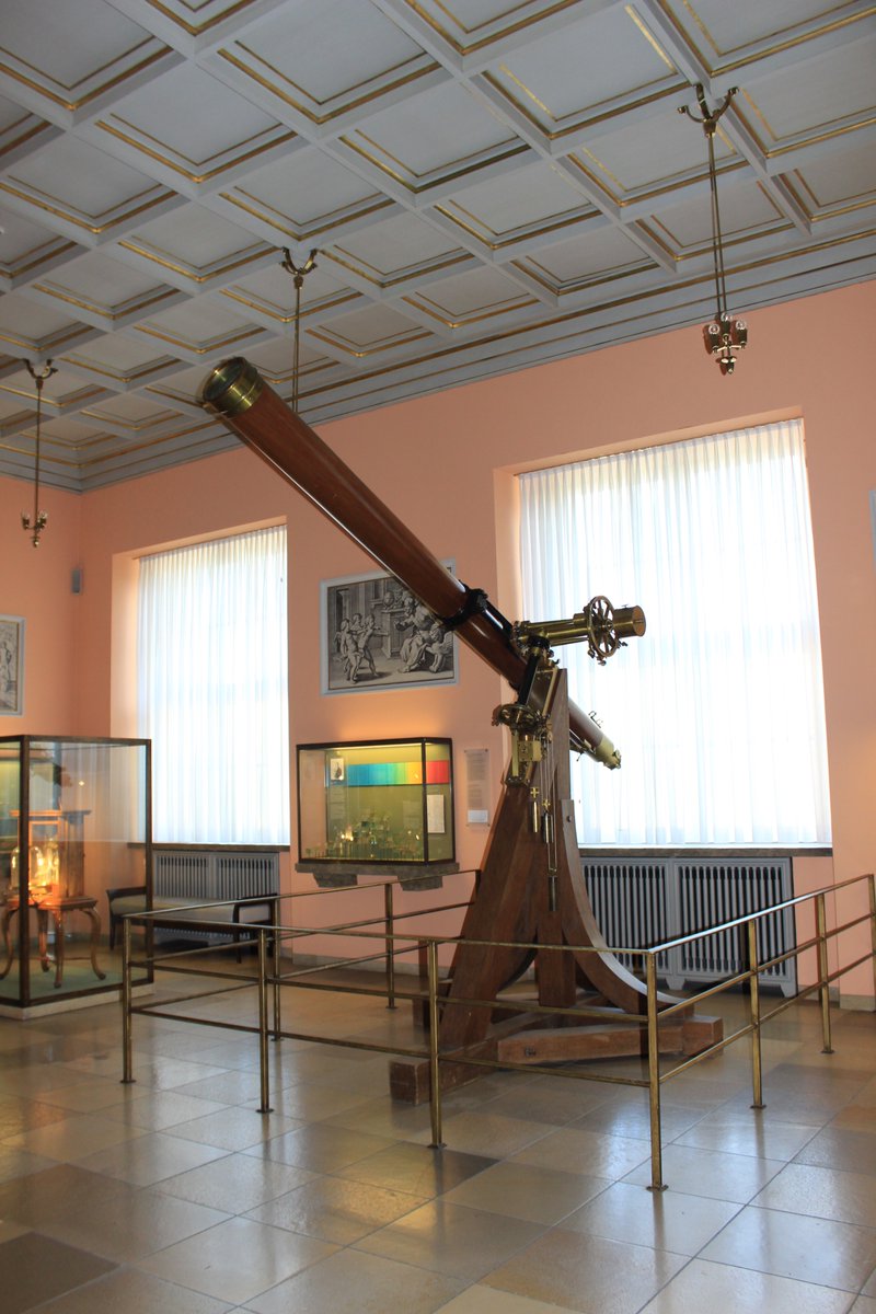 GalacticRAVE's tweet photo. @EricLagadec @Astro_MiguelM @10943_Brunier @LucieLeboulleux @MatBethermin @djulik @bmac_astro @alexislavail @Badrizio @DrMaz_Astro @AbsilOli The telescope that discovered Neptune at the Berlin Observatory @AIP_Potsdam, now located at the Deutsche Museum in Munich #WorldObservatoriesTour https://t.co/oMWJTZV8TB