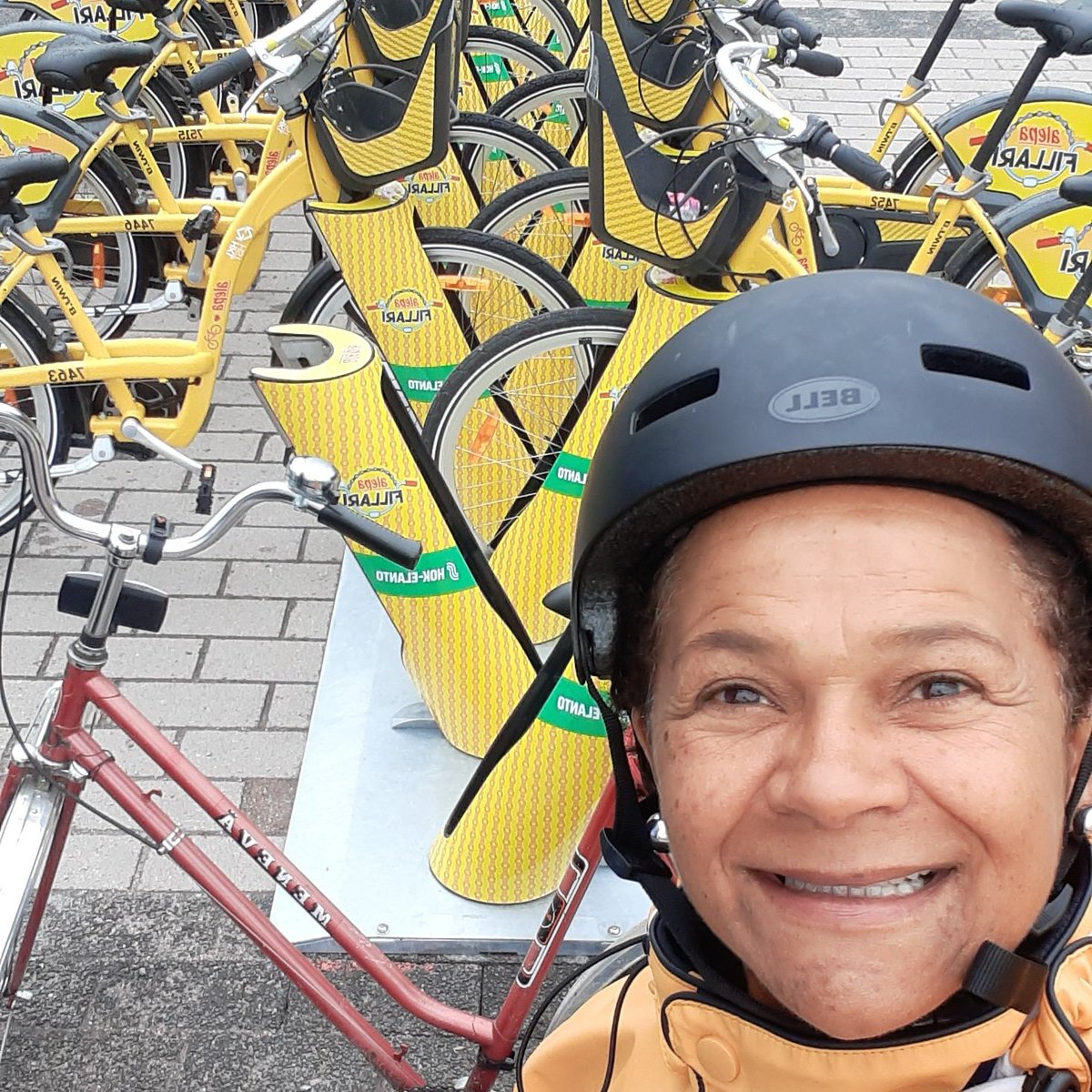 #kaupunkipyörät vihdoin #stensböle'ssä. ISO kiitos <a href="/helsinki/">Helsingin kaupunki</a>. #kätevästistadiin  #kivikko #stensböleflickan