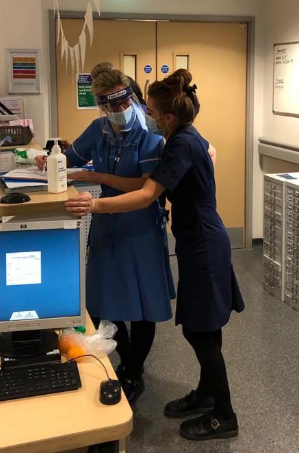 Early morning handover which is one of our busy Receiving Units.  This is the Ward Manager discussing the patients with the shift leader.#24HoursatMRI #AchievingExcellence #FlowFortnight