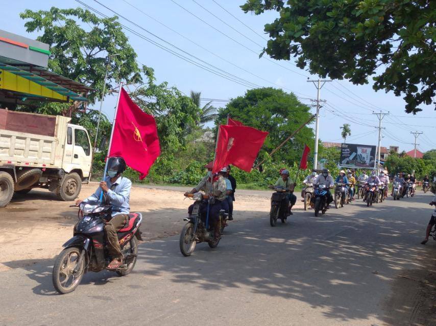Motorcycle Strike from #HtiGyaing Tsp, #Katha District, #Sagaing Region showed their defiance to Military Regime on May 20. 

#May20Coup
#WhatsHappeningInMyanmar