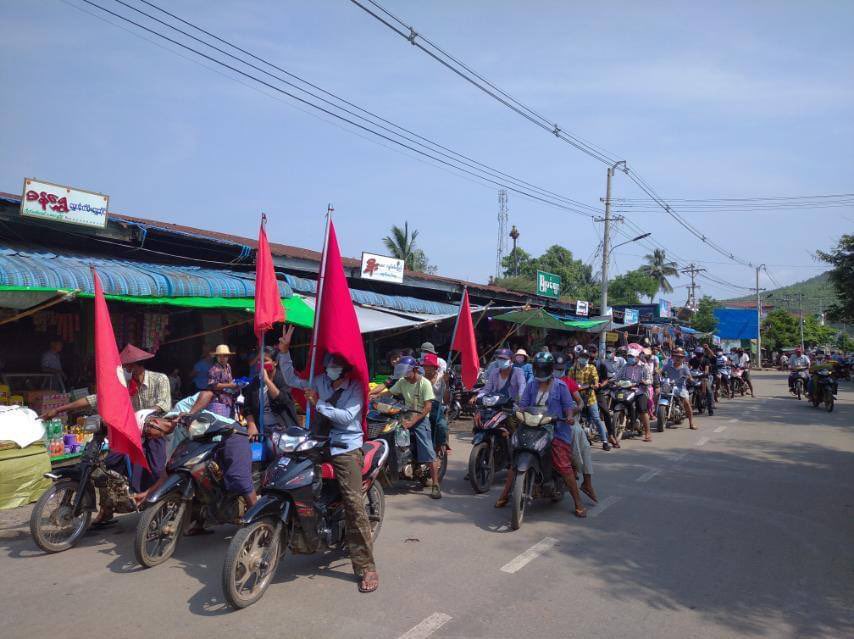 HsuChiKo1's tweet photo. Motorcycle Strike from #HtiGyaing Tsp, #Katha District, #Sagaing Region showed their defiance to Military Regime on May 20. 

#May20Coup
#WhatsHappeningInMyanmar https://t.co/Ehr4F6vWv7