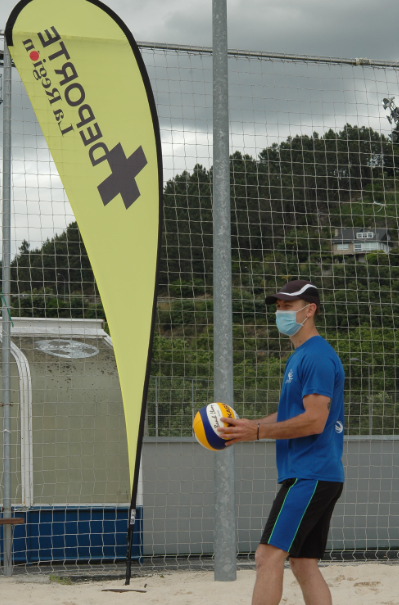 📸 Imaxes do torneo que organizou <a href="/OurenseVP/">Ourense Volei Praia</a> colaborando con <a href="/LaRegion/">La Región</a> o pasado venres.

🏐⛱️ En categorías prebenxamín, benxamín, alevín e absoluta os case 50 deportistas competiron no pistoletazo de saída ás actividades de verán que propón o club ourensán.

☺️Que ben o pasaron!