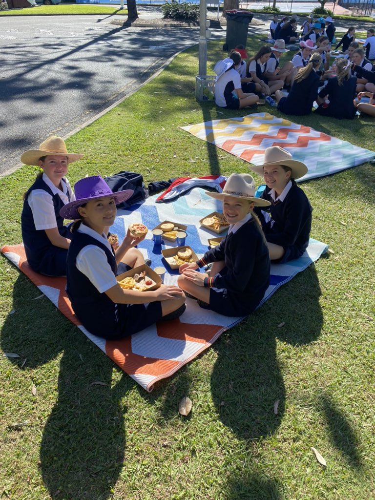 hildasboarding's tweet photo. A fish n chip picnic for lunch #weloveboarding #independentschools #nationalboardingweek https://t.co/UmALioHpFw