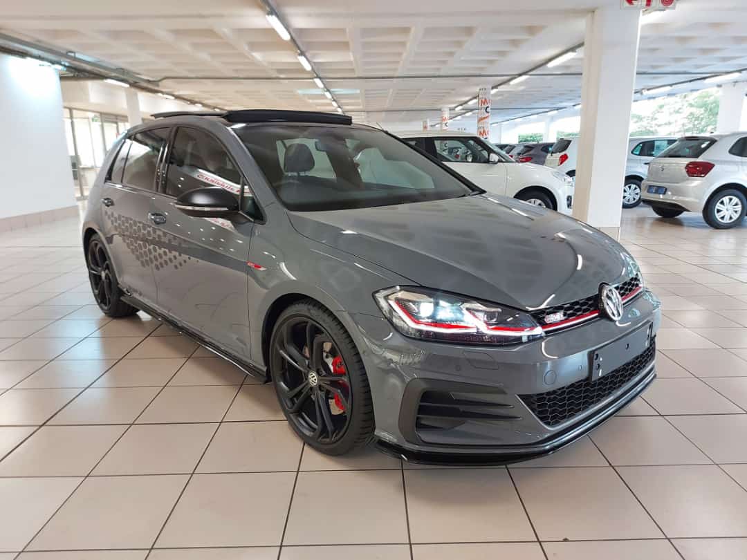 SmoothGuySA's tweet image. stop being like #makamu .. Ngwana will never say uyabora on dc vehicle philanis@mcmotor.co.za
012 470 8812