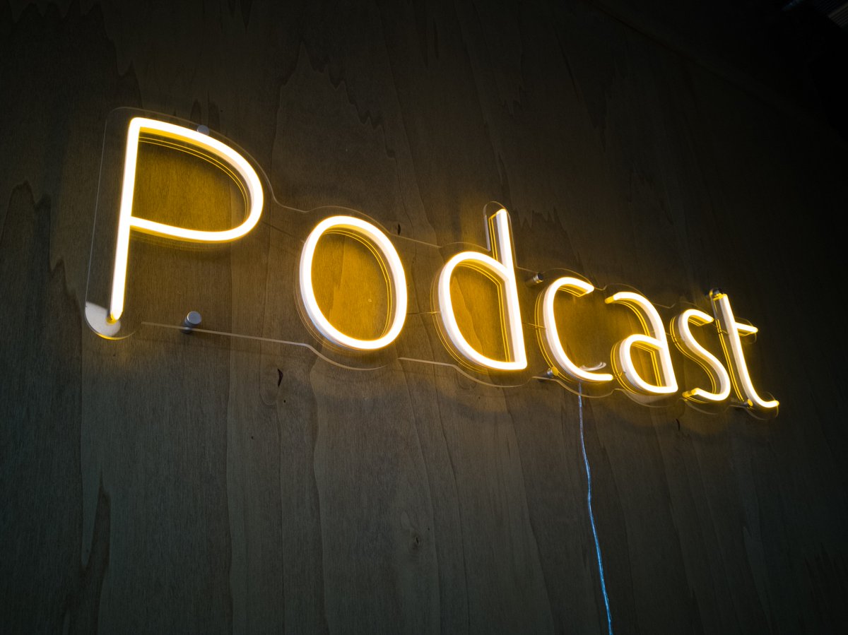 Boerin Heleen wordt geconfronteerd met aanleg v/e zonnepark. Heleen is voor #duurzame #energie, maar moet de lokale gemeenschap daarvoor opgeofferd worden? In podcast Landlust gaan Maaike en Patrick met hun gasten in gesprek over ruimte voor #transitie 

spoti.fi/3fw6Qdx