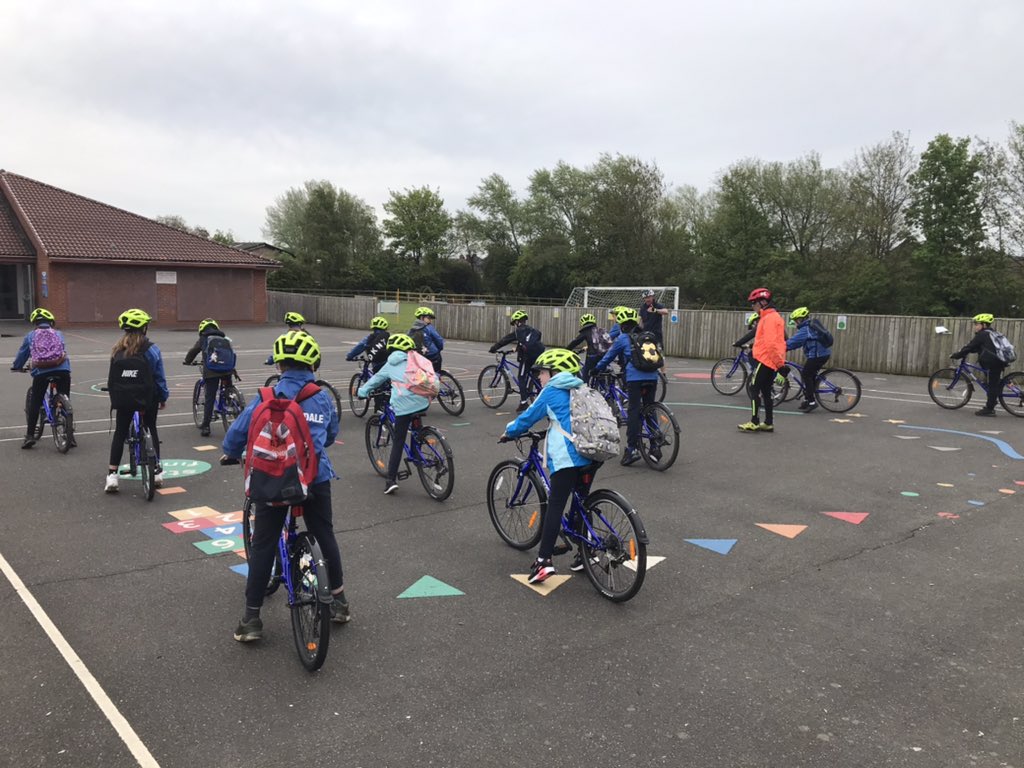 Getting ready for take off with Y5! 🚲 <a href="/RedesdalePrim/">Redesdale Primary</a> @TerryCoaker <a href="/dude_on2wheels/">Michael H 🚴‍♂️📷☕🍌</a> <a href="/bike4healthorg/">bike4health</a>