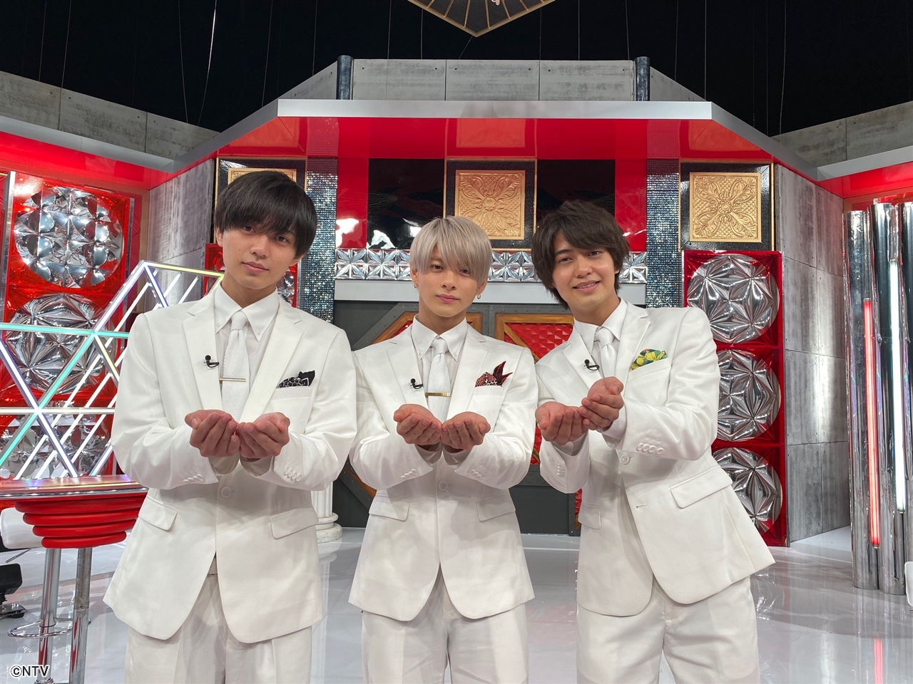 Zip 日テレ 明日のzip Showbizコーナー King Princeにムチャぶり カメラにキス顔披露 人気漫画 ベルセルク 作者三浦建太郎さん ５４ 死去 ドラマ出演が続く 宝塚歌劇団元花組トップ明日海りおの素顔 Zip T Co Loifurplhw Twitter