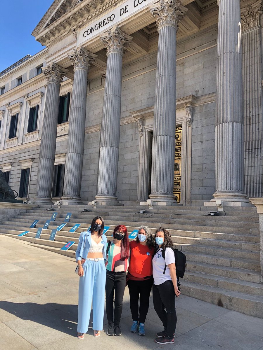 Aquí estamos, junto a <a href="/gloriaviseras/">🌸 Gloria Viseras OLY 🌸</a> asistiendo a la aprobación de la nueva Ley de protección a la Infancia. 
Muy contentas por este gran paso!
Si quieres seguir la sesión del congreso de los Diputados:

youtube.com/watch?v=YmPzVY…