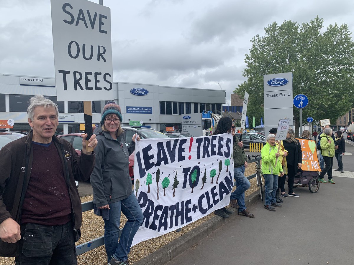 GroupMerton's tweet image. Great to see drivers hooting and giving a thumbs up as they go past