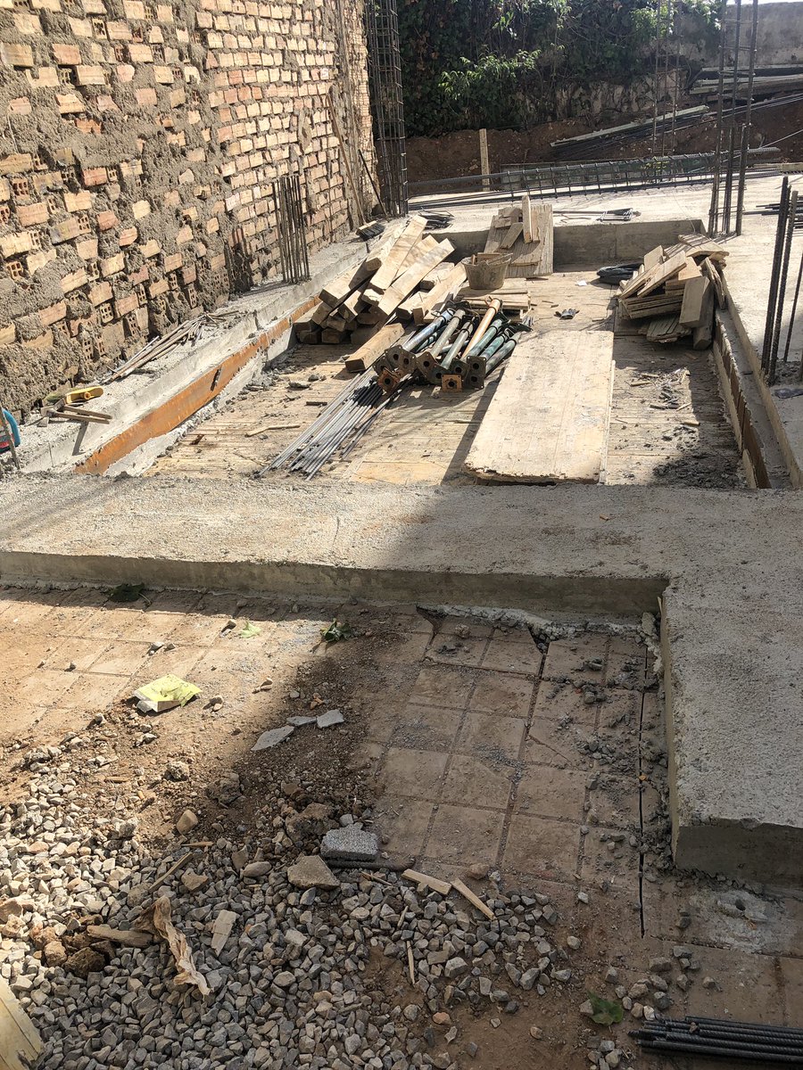 gitecom's tweet image. GARAJE EN VIVIENDA UNIFAMILIAR ADOSADA SIN RAMPA

En esta vivienda he distribuido un pasaje trasversal a fachada por donde se entrará a la vivienda sirviendo de porche.

Aún estoy en desarrollo del sistema, pero cuando esté terminado os facilitaré amplio detalle del mismo.