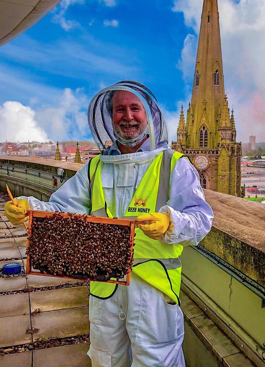 WhatsOnBrum's tweet image. WE LOVE THIS: @Bullring has welcomed a new addition: its very own beehive located on the roof on the East side of the mall. 🐝

By the summer there will be over 50,000 bees in the hive that will produce up to 100 jars of honey.