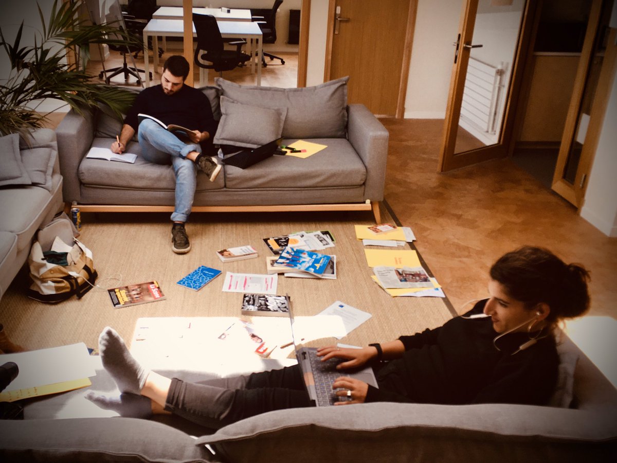 On ralentit et on lit ! C’est fou comme c’est précieux ces moments de vide où l’on arrête de courir pour se laisser traverser par des lectures et podcast inspirants !