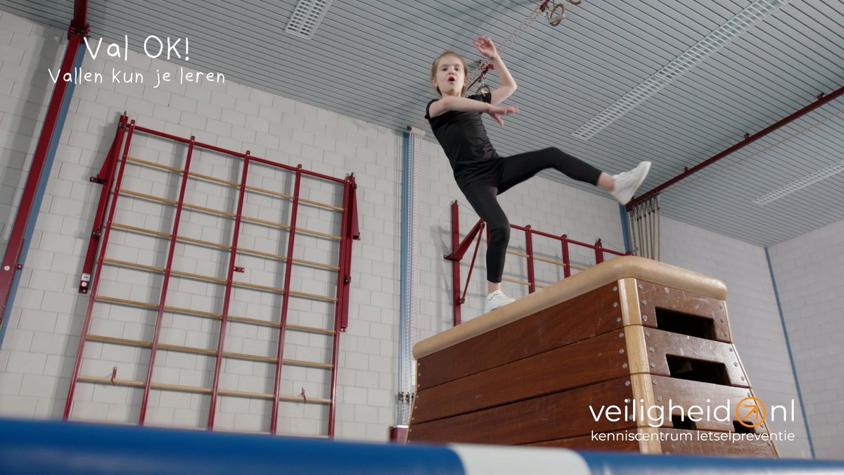 GezondeSchoolNL's tweet photo. 82% van de ernstige letsels bij 0-11-jarigen wordt veroorzaakt door een val. Daarom lanceert @veiligheidnl Val OK! | Veilig vallen kun je leren. Gratis leuke valoefeningen voor #scholen, bso's en thuis. Bekijk de oefeningen op https://t.co/2UedcFCoG7 en kom in actie! #valok https://t.co/JPz0GVl3fS