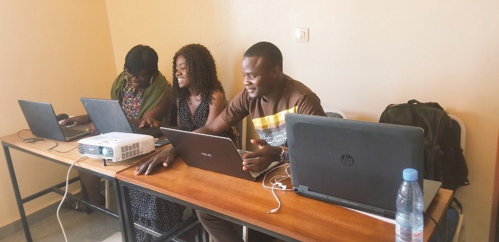 Amandine_steph's tweet image. Samedi 15/05/2021 nous avons continué la réalisation des interfaces graphiques. Du coup j&apos;étais chargée de reproduire l&apos;interface complète à droite🤓 c&apos;était fun de découvrir comment fonctionne le Constraintlayout🙊
 Qu&apos;en pensez-vous ?🤔☺️
#seedcommunity
#PathAndroid
#Xcode2k21