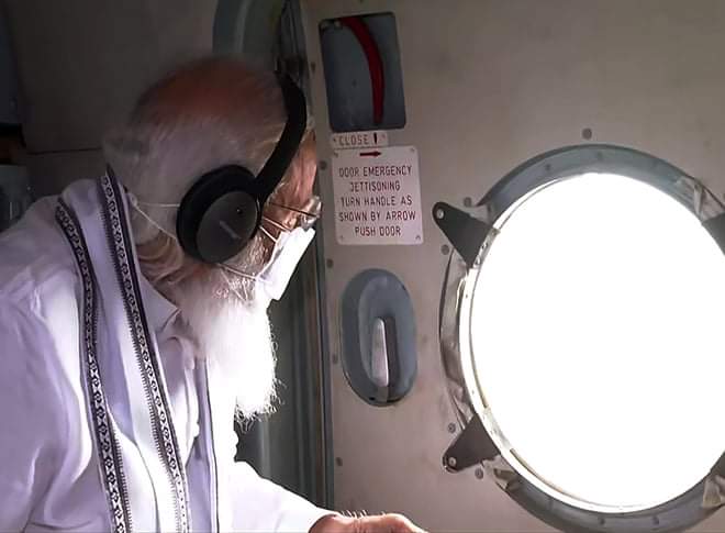 NewsTop20's tweet photo. PM मोदी ने चक्रवात ताउते से प्रभावित इलाकों का किया हवाई सर्वेक्षण, 1000 करोड़ रुपये की मदद का ऐलान

#CycloneTauktae #PMModi #AerialSurvey #Gujarat #newstop20 https://t.co/HVZPm8IevD