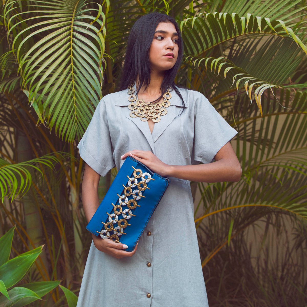 SamiAmindesigns's tweet image. A collection that appreciates the texture of things where the designs are all rich by the very fine finish of the brass and leather!
Check it out on the website or dm us for orders!
sami-amin.com/product/300/Br…

#SamiAminDesigns #TextureCollection #GenuineLeather  #ArtPiecesToWear