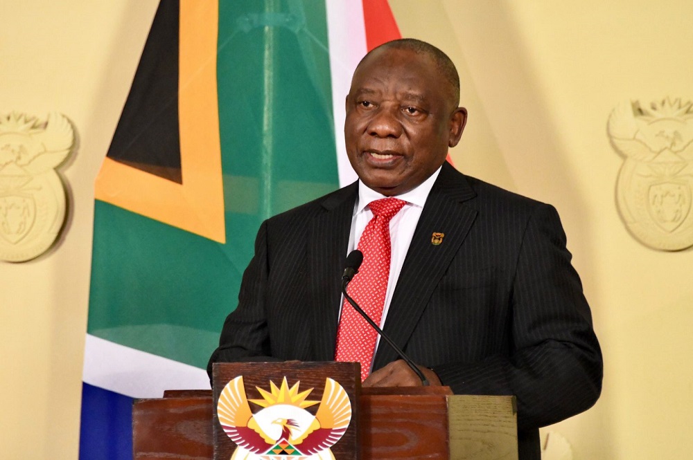 SABreakingNews's tweet photo. Hard lockdown on the cards? Ramaphosa says it depends on the severity of the third wave: The severity of a Covid-19 third wave, if it happens, would determine whether SA moves to a harder lockdown level. https://t.co/4yRJkXrMqG https://t.co/BNIyi44VpW