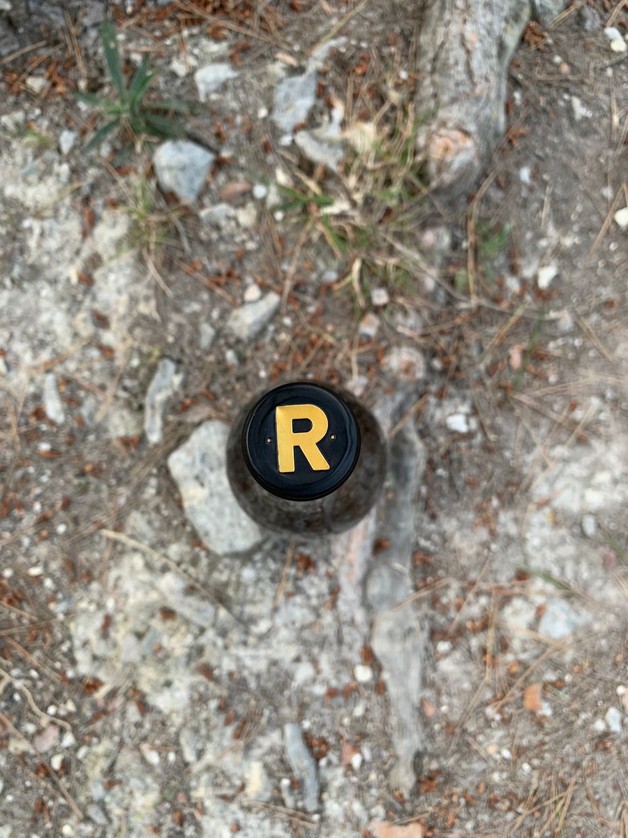 vsincomplejos's tweet photo. Si de lo que se trata es de romper la rutina porque estamos hasta los mismismos de más de lo mismo, descorcha una botella del #vinoblanco Atalier de #RaúlPérez y atrévete a asomar la cabeza ahí fuera… Al igual hasta descubres que hay un mundo que mola más allá de tu ecosistema. https://t.co/sGAd8UFN1i