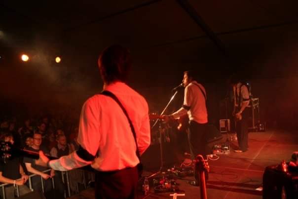brokenpixelchat's tweet photo. @iLiKETRAiNS @backseatpete @Immergutrocken @Simonfogal @KeirOX4 @AlistairTrain Here’s a shot of the actual rock show… https://t.co/lvNaI65BDw