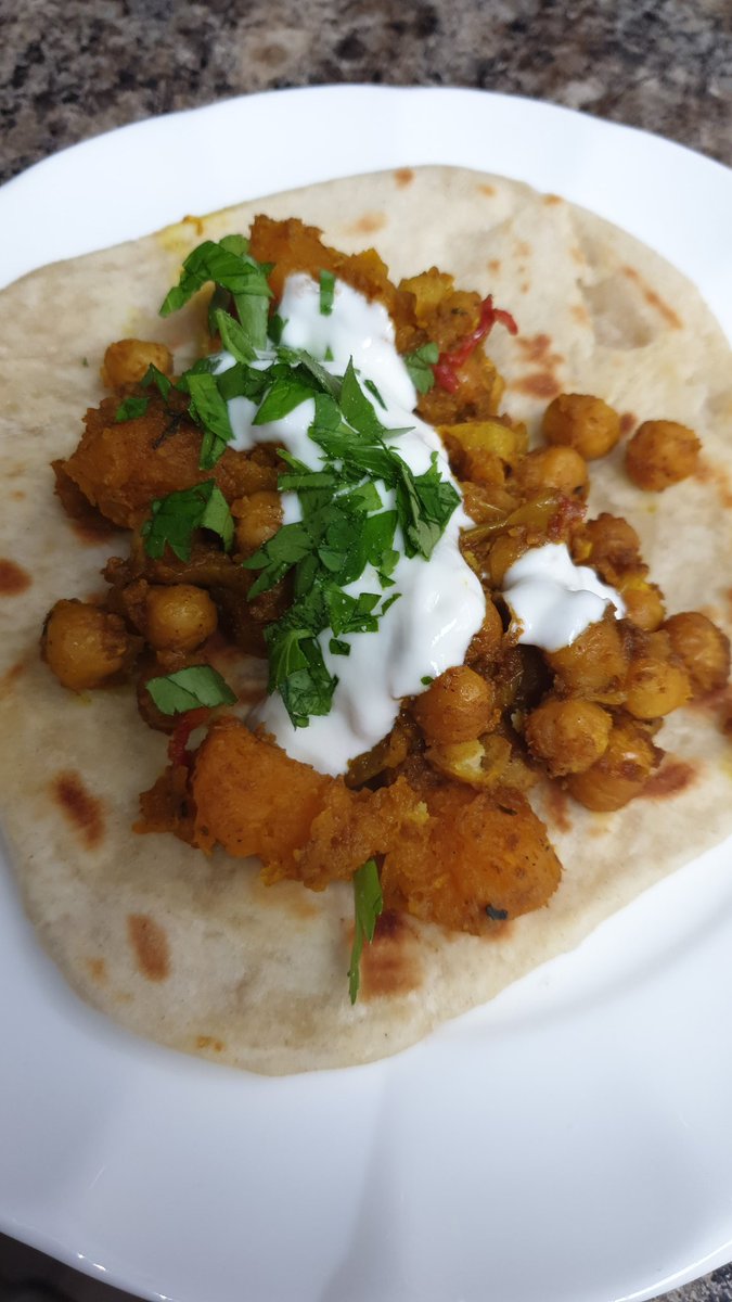 ChrisseyJ's tweet photo. @Ginofantastico Butternut squash and chickpeas in a roti https://t.co/QR9eCiBs86