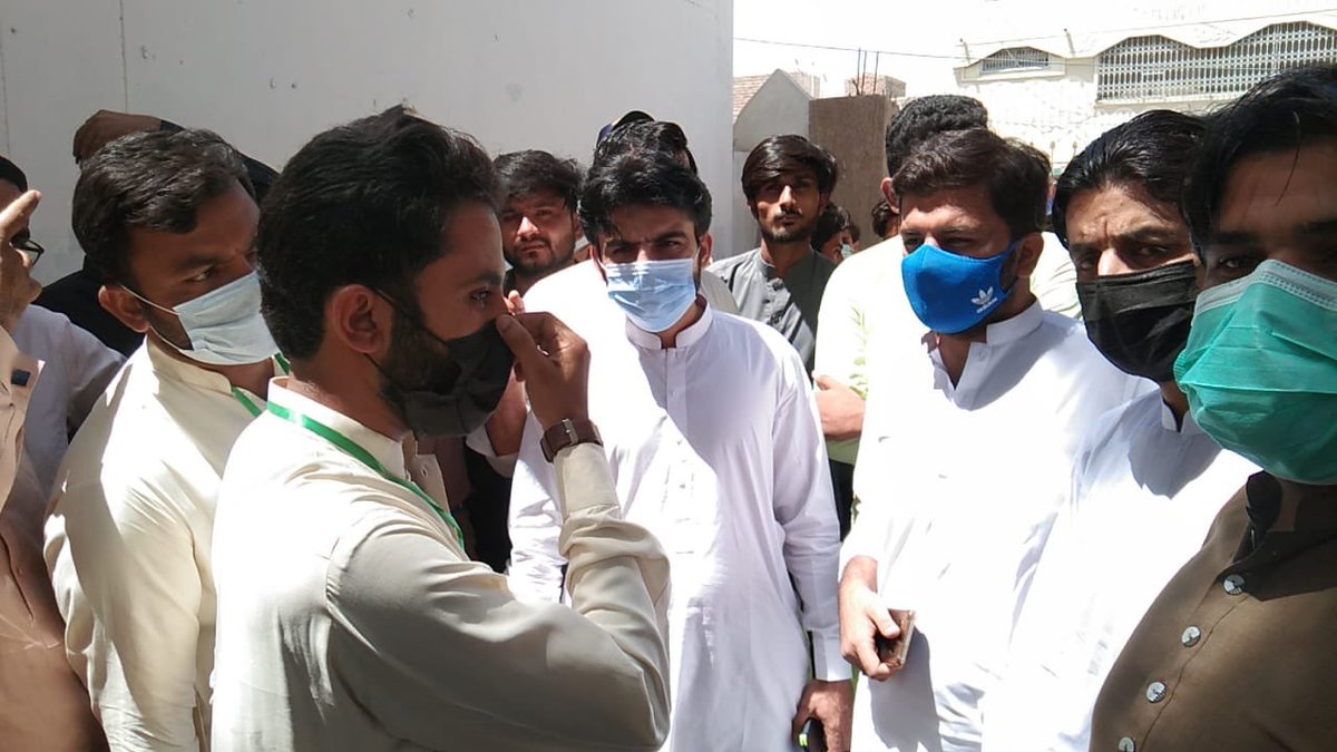 KhanLaghari123's tweet photo. جنرل سیکریٹری سپاف سندھ لالا مراد  خان نے پی ایس 70 ماتلی ضمنی الیکشن کے غریباباد کالونی کے پولنگ سٹیشنوں کا دورا کیا 

سپاف سندھ کے مرکزی رہنماؤں اور سپاف کے کارکنوں ہمراہ 
#PS70Matli  #PS70BhuttoKa  @BBhuttoZardari 
@LalaMuradKhan https://t.co/MQVUupp7L1