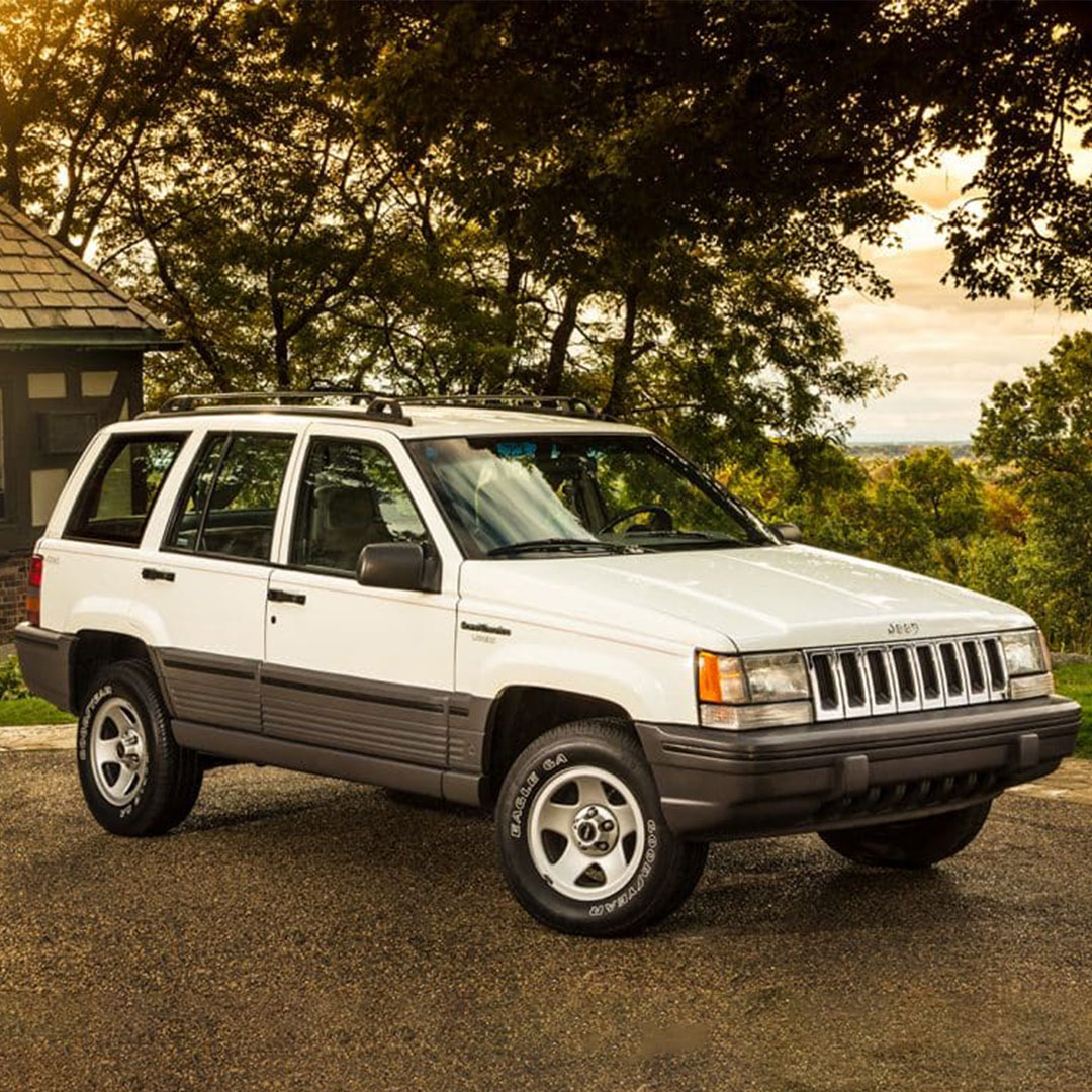 Güvenlik standartlarıyla beklentileri yükselten, ilk SUV olan The Grand Cherokee (ZJ), bizleri çıktığı yıllardaki gibi  heyecanlandırmaya devam ediyor. 
#jeep #JeepGrandCherokeeZJ #OIIIIIIIO #tbt