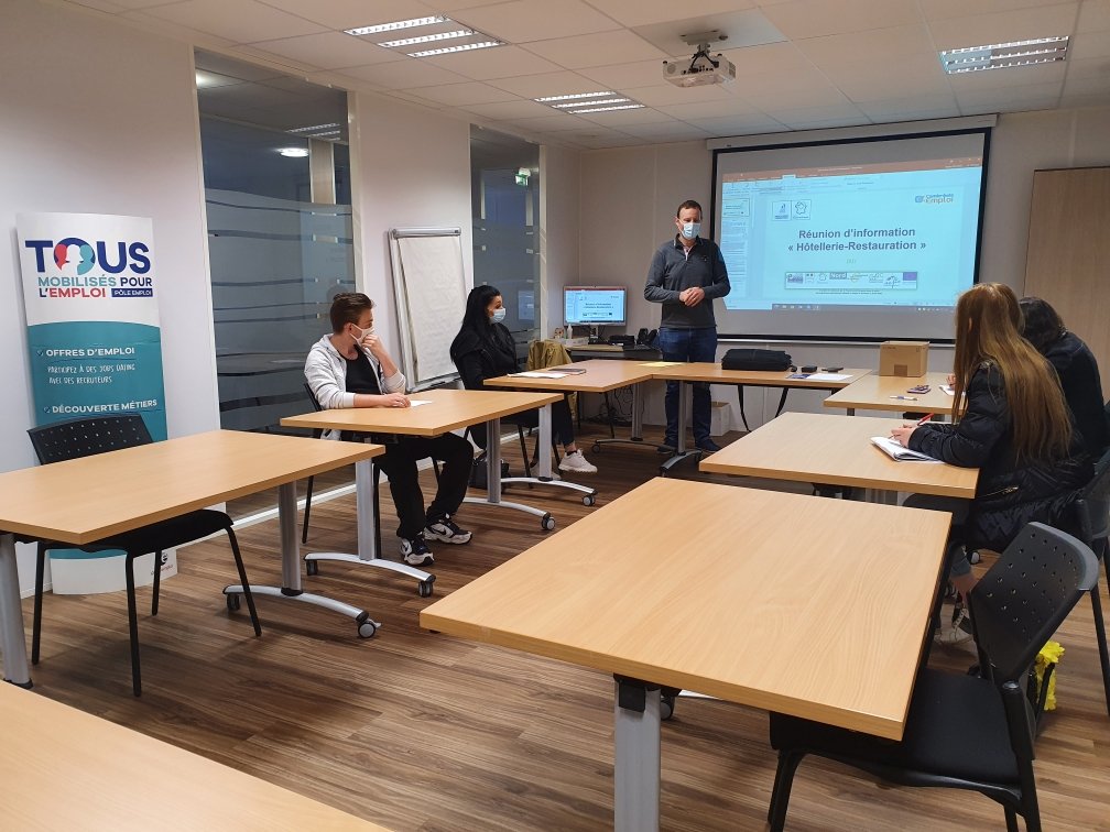 #TousMobilisés pour sensibiliser les demandeurs d'emploi aux métiers de l' hôtellerie et de la restauration.
Une réunion d'information en partenariat avec le Proch Info Formation de Cambrai dans les locaux du Pôle Emploi de Le Cateau Cambrésis.
<a href="/ElsaMiquel/">Miquel Elsa</a> @NaimaMedd1