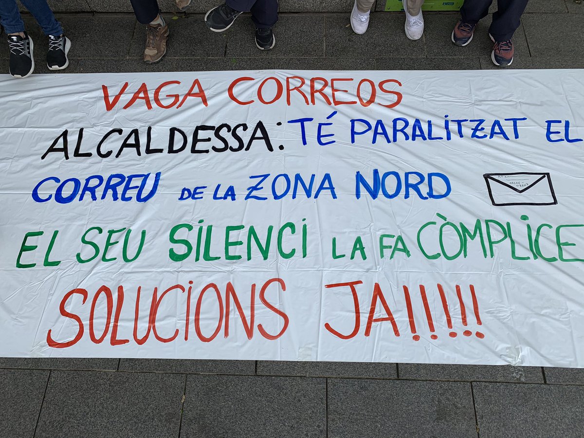 SabadellUr4's tweet photo. Avui tornem a @Aj_Sabadell a demanar a @socmartafarres  que defensi les ciutadanes i els ciutadans de #sabadell que porten 45 dies sense rebre correu per immobilisme de @correos #vaga #ur4sabadell #huelgaencorreos #vagaur4sabadell https://t.co/bqKTlb9q1C