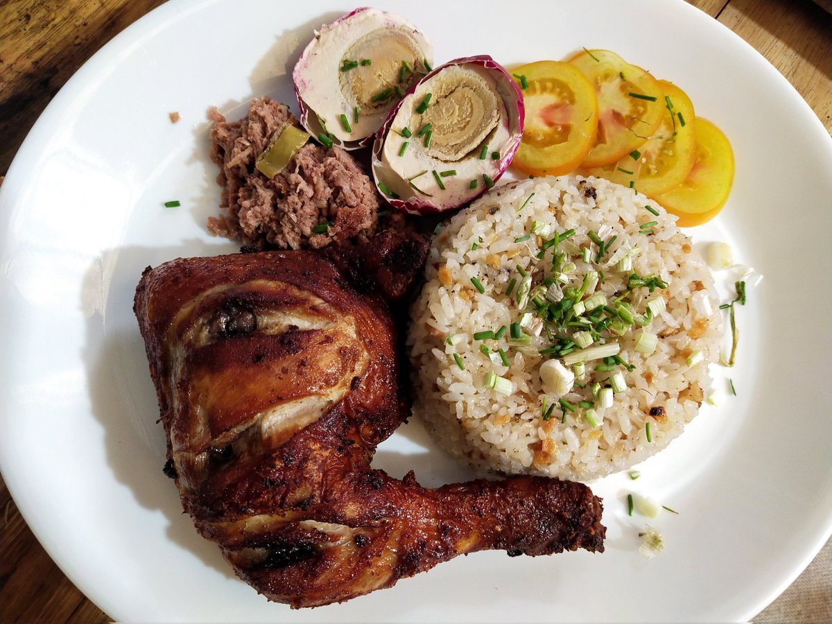 NinaHolmes22's tweet photo. Your dinner Darling #BradleyHolmes
#ChickenInasal #Sinantolan #SaltedEgg #tomatoes #Garlicfriedrice https://t.co/GtD2EmMdwb