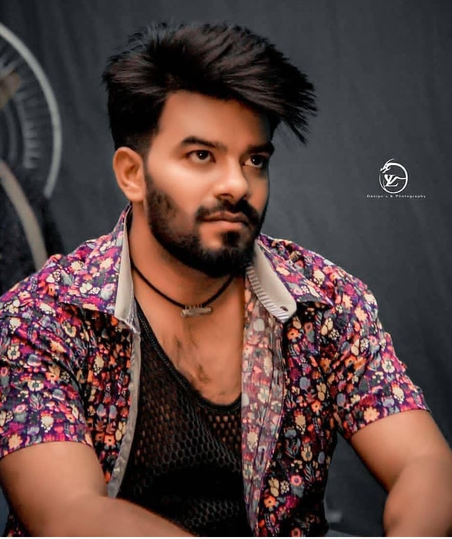 That hairstyle &amp; innocent look of our hero <a href="/sudheeranand/">Sudigali Sudheer</a> 😍😍😍😍😍
#SudigaliSudheer 
#callingsahasra 
#Gaalodu