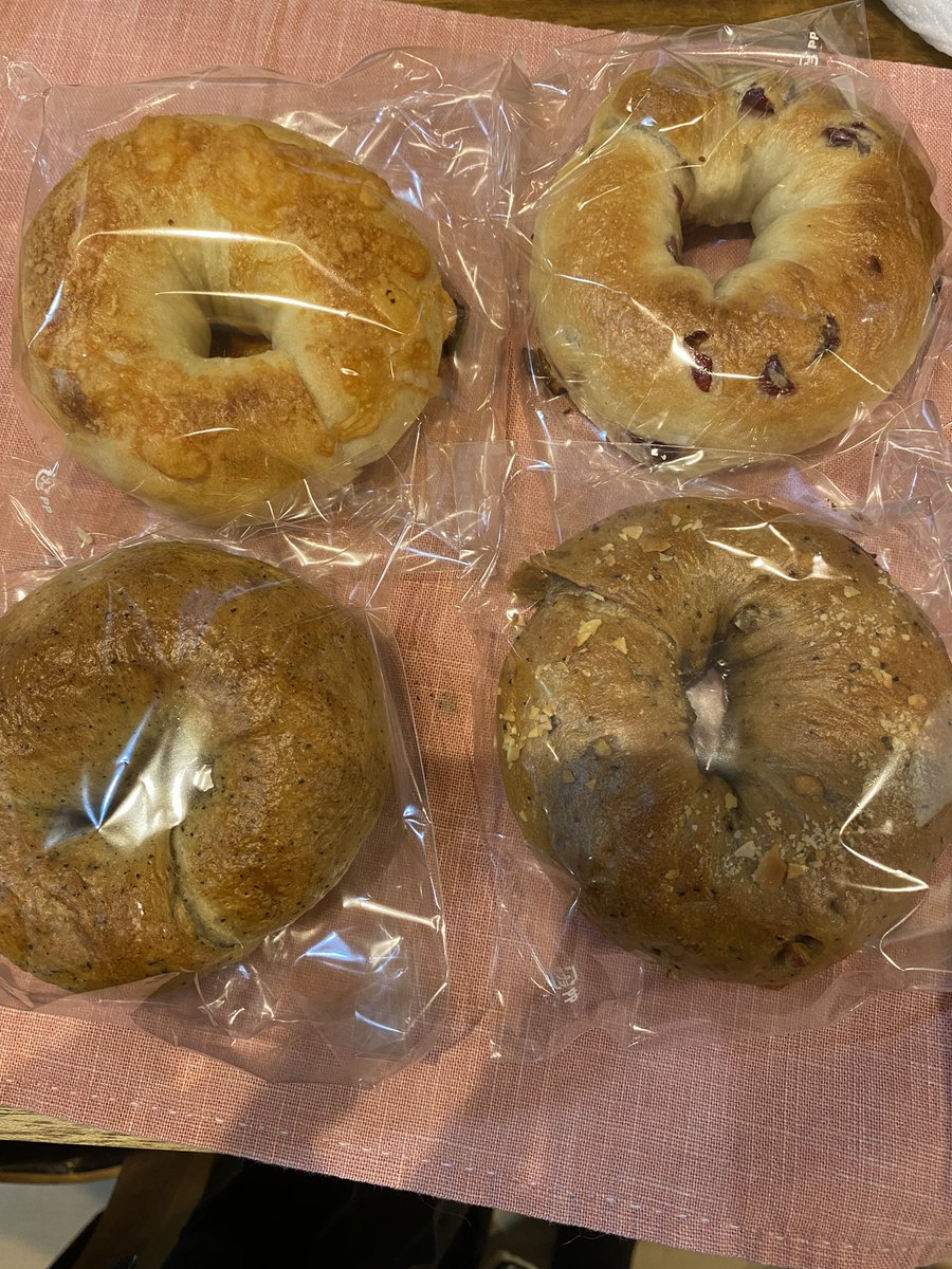 ベーグル食べたくなって検索したら車で15分くらいのところにあるやでって出てきたの ハッチのイラスト