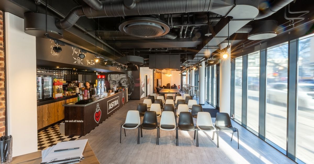 DIGITALE UND HYBRIDE EVENTS IN DER ME AND ALL BOX. me and all hotel in Düsseldorf und jaeger+haeckerhase GmbH reagieren mit Simple Streaming, Hybrid Plus oder Show &amp; Event Produktion.
Mehr dazu: fal.cn/3fvyX
#prepared4events #sales #events #tagungen #hybrid