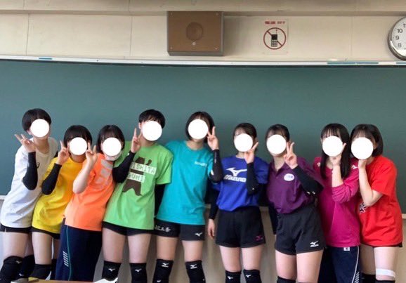 公式 帯広三条女子バレーボール部 Pa Twitter 3年生カラフルday そして大会前なのでお守りを渡しました 帯広三条 女子バレー部 まっくろくろすけ お守り手作り