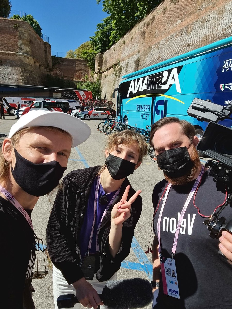 3/6 of the <a href="/veloncc/">Velon CC</a> squadra ✌
Stage 12 here we go!! 🔥🇮🇹
.
#Giro2021 #giroditalia