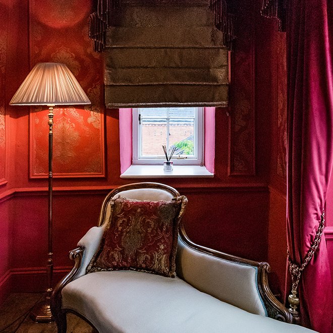 Pleased to have been featured on the <a href="/UkRiluxa/">Riluxa.com</a> blog. We talked about a move back to traditional craftsmanship, the hardest room to design and more. Loved the questions! Thanks guys 💚
riluxa.com/en_GB/blog-ril…
Photo credit: <a href="/WildgoosePhotos/">Lisa</a> 
Designed by: <a href="/HayseyDesigns/">Haysey Design & Consultancy</a>